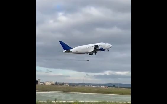WATCH: Wild Video Shows Landing Gear Falling Off Boeing Dreamliner ...