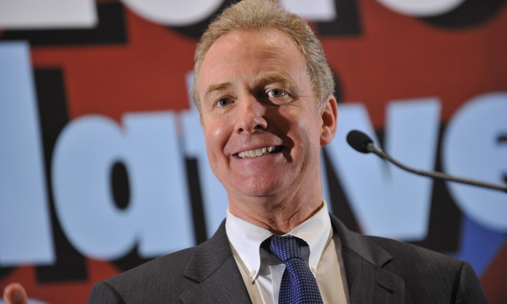 Dem Senator Could Be In Legal Trouble For Meeting With Deported Alleged Gang Member thumbnail