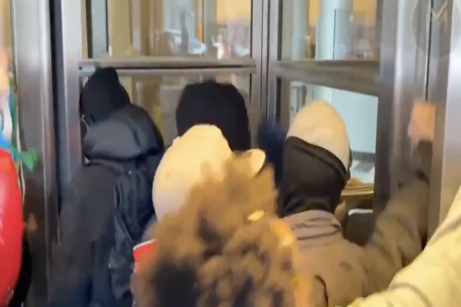 BREAKING: Rioters Storm Minneapolis Courthouse