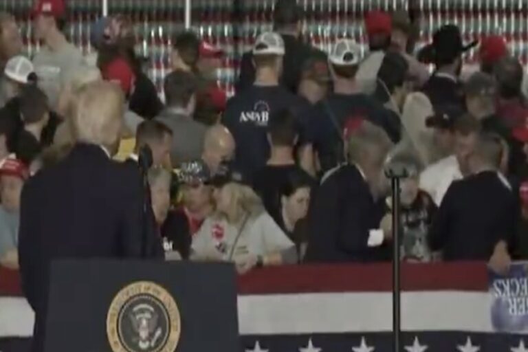 Trump Rally Ky WATCH: Trump Official Leaps Into Action After Woman Faints At Kentucky ...