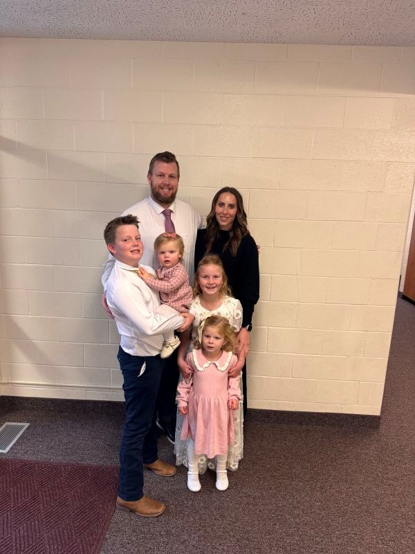 Jordan-Devey-and-his-family.jpg
