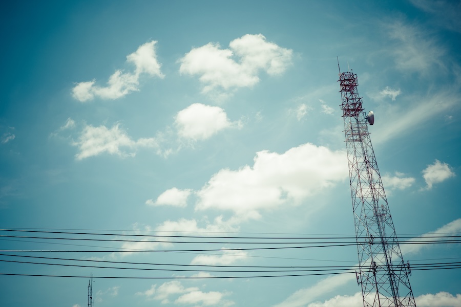 Major Cell Phone Outage Leaves Thousands Stuck In SOS Mode