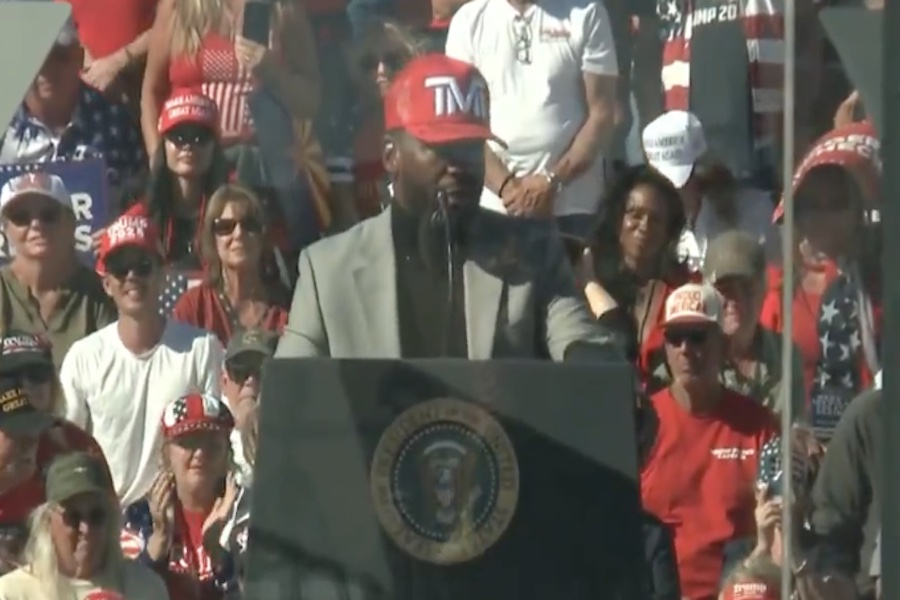 VIDEO: Boxing Legend Makes Surprise Appearance At Trump’s Arizona Rally