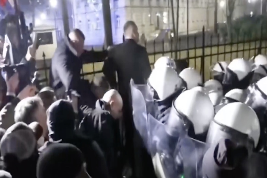 VIDEO: Poland’s President Storms High Court After Pro-EU Prime Minister’s ‘Coup Attempt’