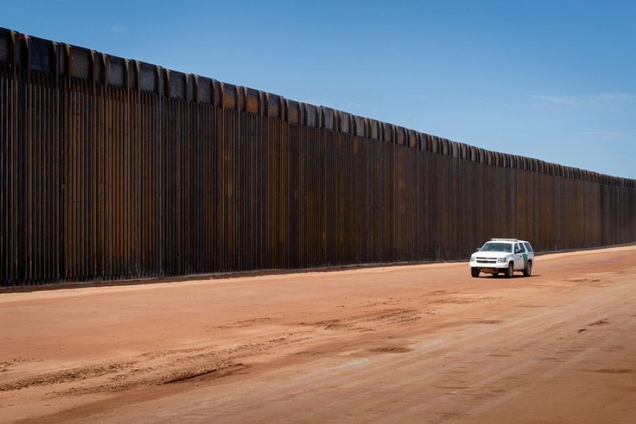 Mysterious ‘Humanoid Predator’ Caught On Camera At US-Mexico Border; UFO Expert Makes Shock Claim